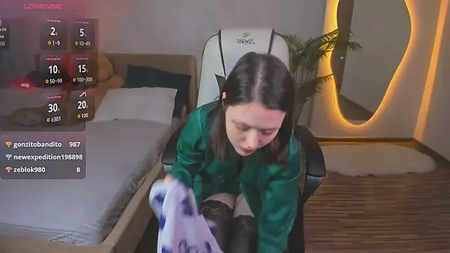 Lunar_Lily: онлайн-секс-чат