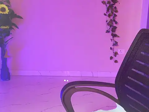 Saira_Hotty Chat XXX in diretta