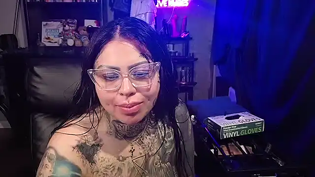 chicanachic13 即時 XXX 聊天