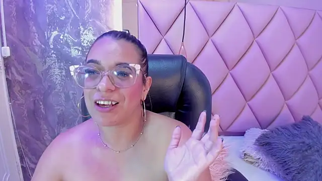 Chatroom XXX en direct de MHONIKBELUCCI