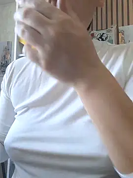 Emi_hot1 live XXX chat