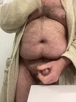 ANONIMO7735: διαδικτυακό σόου στην κάμερα