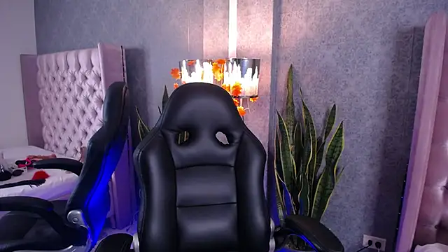 Онлайн чат XXX laila_stilwiills