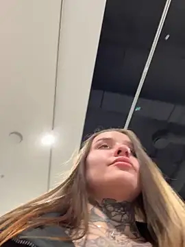 KishaMur élő XXX-chatje