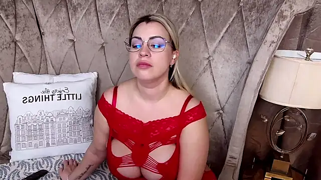 BustyGizelle Chat XXX in diretta