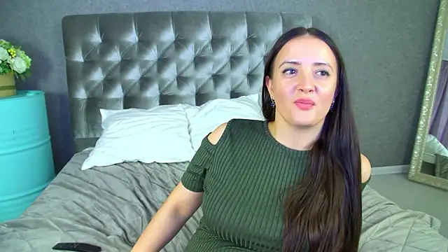 ElinaBellucci live XXX chat