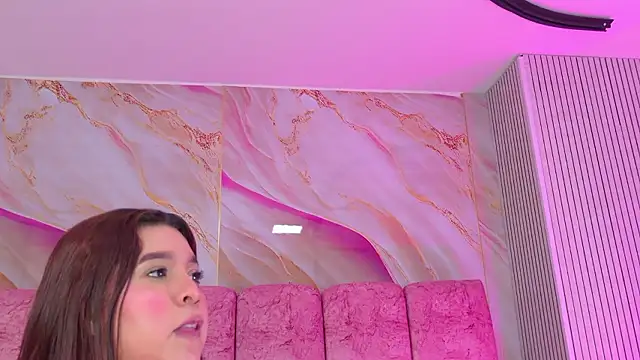 emmacurvy Chat XXX in diretta