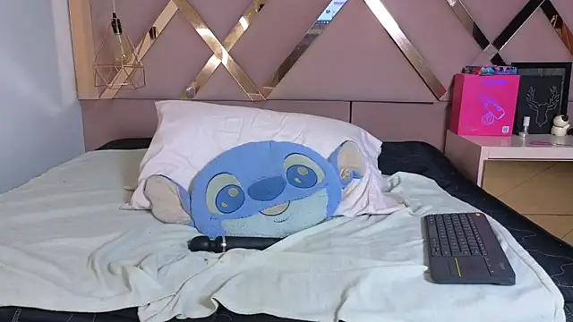 Sophia_moo_ élő XXX-chatje