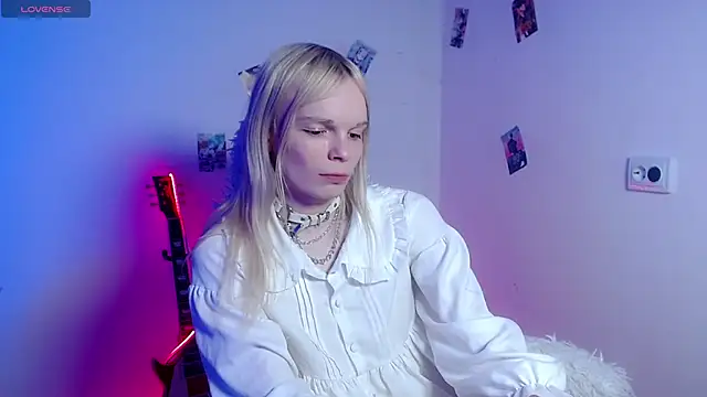 Emily_Nyaffee's Live XXX Chat