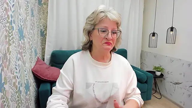 EvelynJoyful 现场XXX聊天