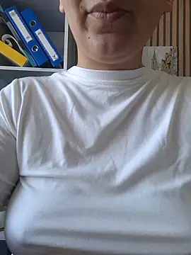 Emi_hot1 – Naživo XXX chat