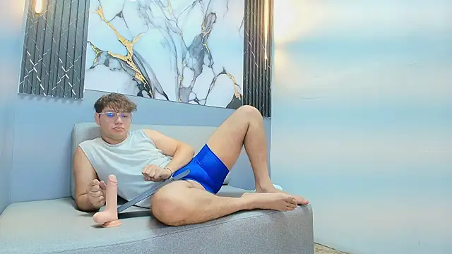 Show modela PAULO_PARKER na web-kameri