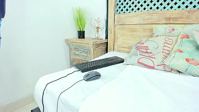 Cassandra_Armani Chat XXX live