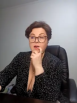 EllaLove2277 Adlı Modelin Canlı XXX Sohbeti