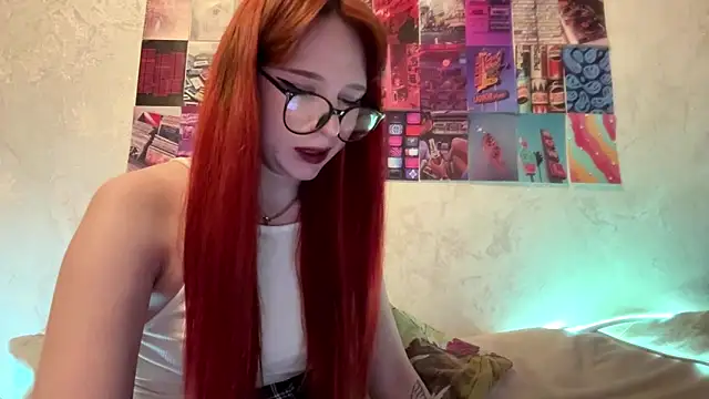 AttiCrystal's Live XXX Chat