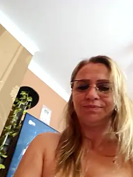 BLONDKICIA1's Live XXX Chat