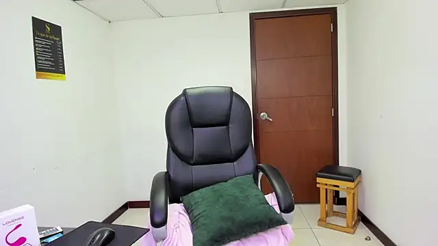 Czat XXX na żywo – Aisha_hotts777