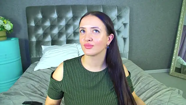 Онлайн чат XXX ElinaBellucci