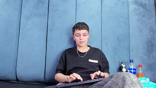 Megan_Thompson_ Adlı Modelin Canlı XXX Sohbeti