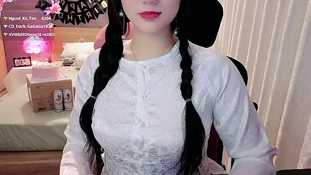 JENNIE-16 élő XXX-chatje