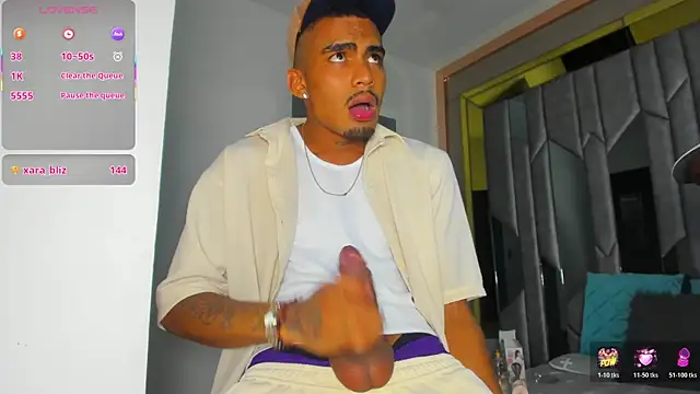 Rpoolrboy's Live XXX Chat