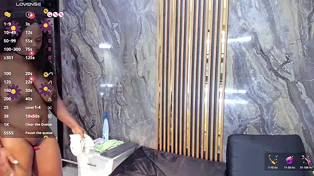 LauraSaenz01 即時 XXX 聊天