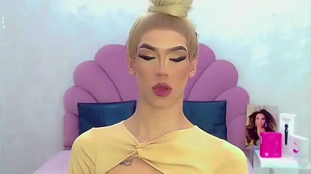 briana_sex32 webkamerás műsora