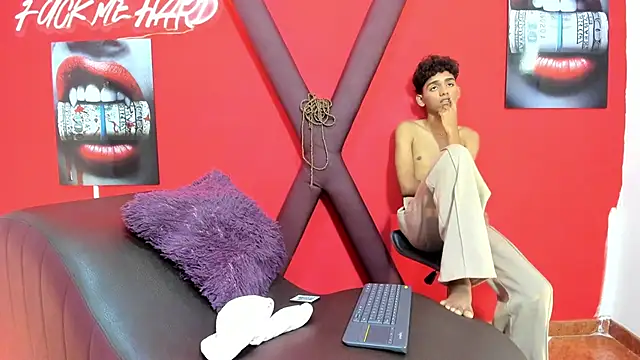 BOYS_PLAY's Live XXX Chat