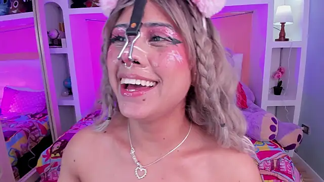 miss___megan Adlı Modelin Canlı XXX Sohbeti