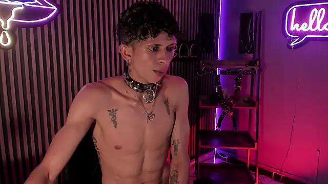 Maximoking26: διαδικτυακό σόου στην κάμερα