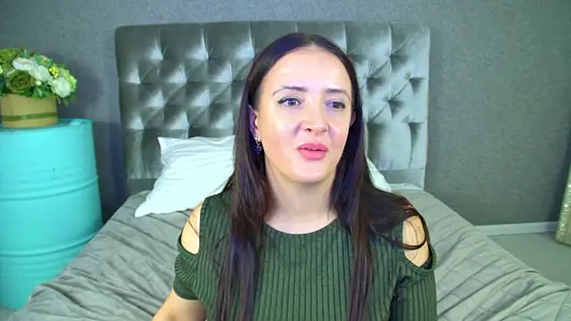 ElinaBellucci: онлайн-секс-чат