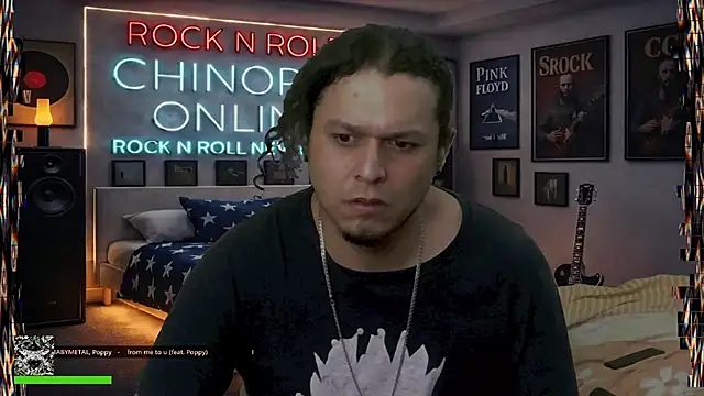 chino_roz Show in webcam