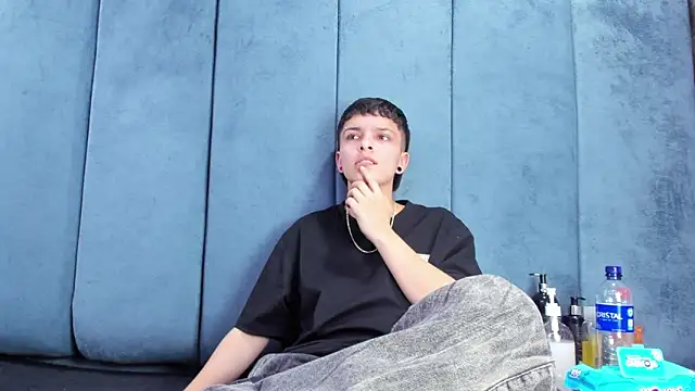 Megan_Thompson_ Live XXX-Chat