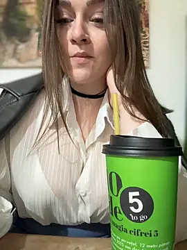 XXX chat uživo modela CrazyTori