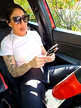 Pokazy przed kamerką – sexy7883