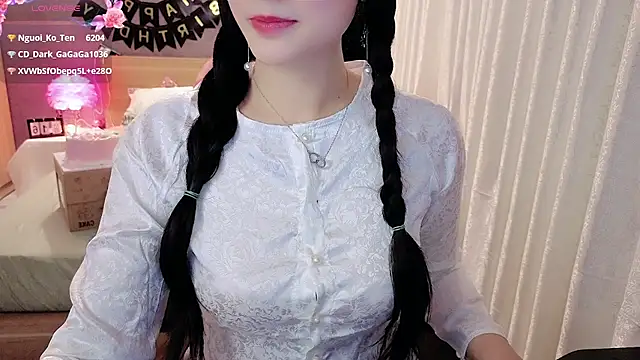 JENNIE-16's Live XXX Chat