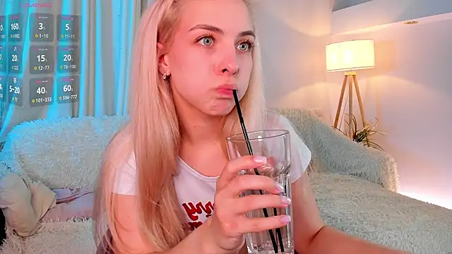 ShinyBarbie's Live XXX Chat