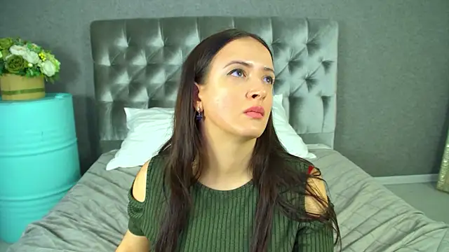 ElinaBellucci: онлайн-секс-чат