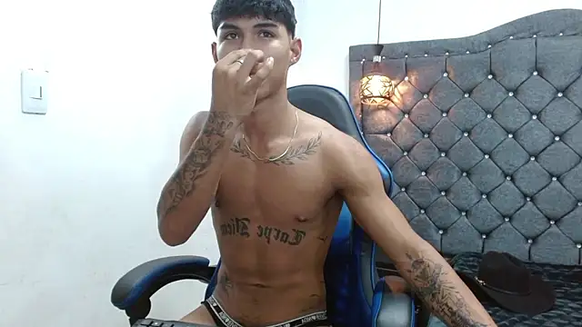 XXX chat uživo modela luka_big18
