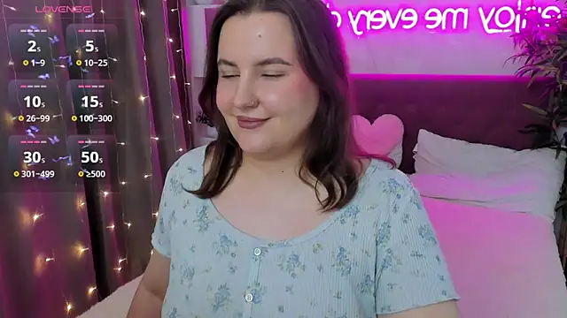 FeralPeach live XXX chat