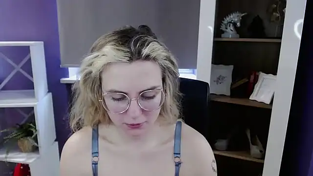 Zoey_Erotic: онлайн-секс-чат