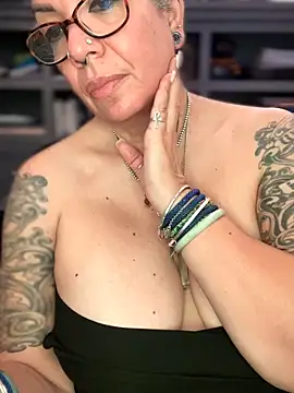 Chat +18 de dieseldame1313 ao vivo