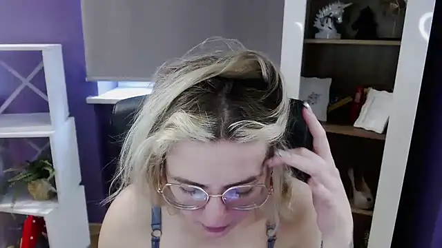 Zoey_Erotic Chat XXX in diretta