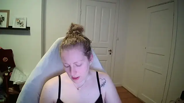 Girlnina-1995 Live XXX-chat