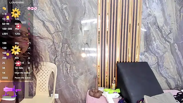 LauraSaenz01 即時 XXX 聊天