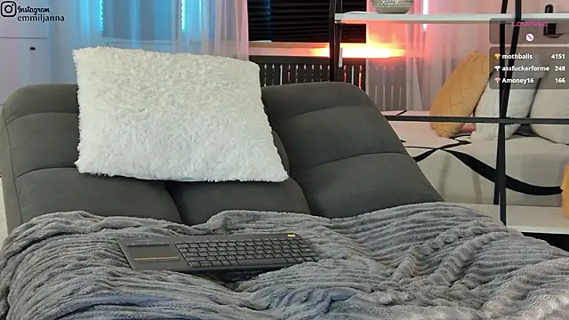 Онлайн чат XXX emiljanna