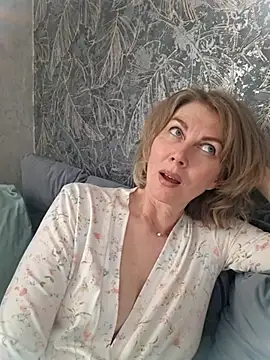 stellahere8 即時 XXX 聊天