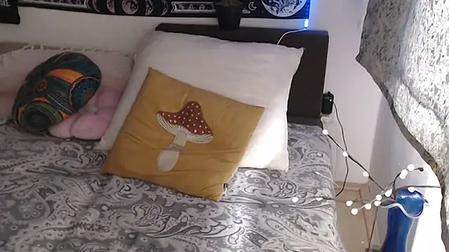 AlienforTwenty Live XXX Chat