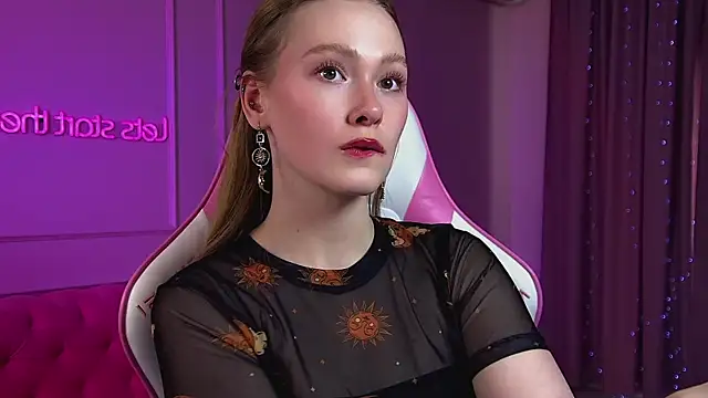 AgataFoxley Adlı Modelin Canlı XXX Sohbeti