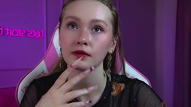 AgataFoxley Adlı Modelin Canlı XXX Sohbeti